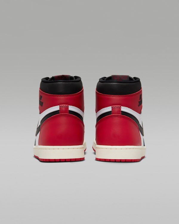 Air Jordan 1 Retro High OG "Black Toe"